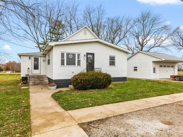 907 Walnut St, Hillsboro, IL 62049