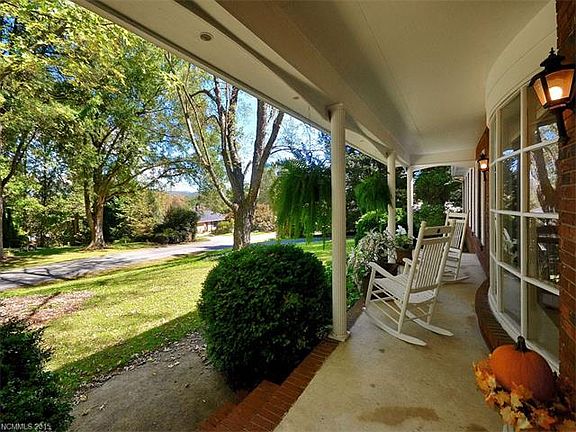 3rd image of 3135 Magnolia Dr