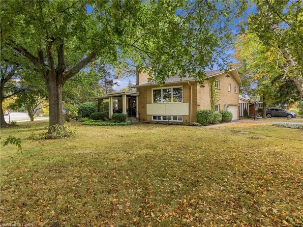 617 Scenic Dr, Hamilton, ON L9C 1H2