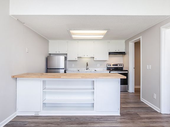 2nd image of 1100 Lakeshore Dr #1106