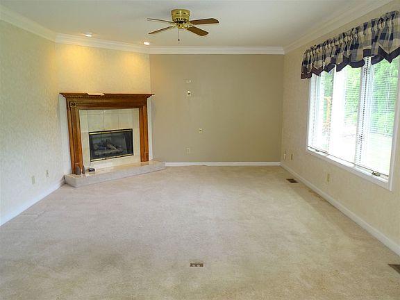 3rd image of 4531 N Wheeling Ave