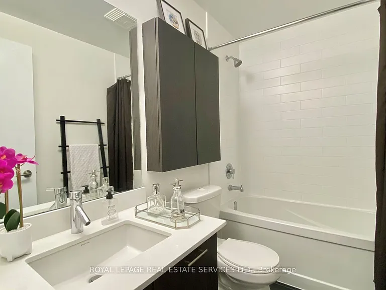 20 Bruyeres Mews #2107 — Photo 12