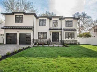722 Erie Rd, Paramus, NJ 07652