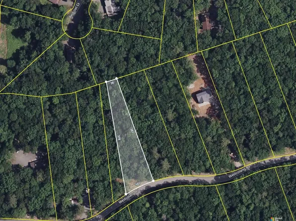 24 Westcolang Rd, Lackawaxen, PA 18435