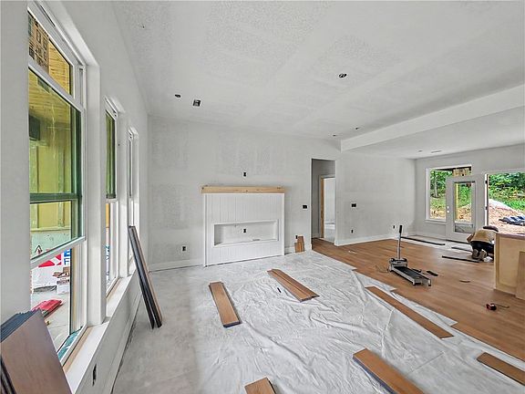 4th image of 27 Islay Dr
