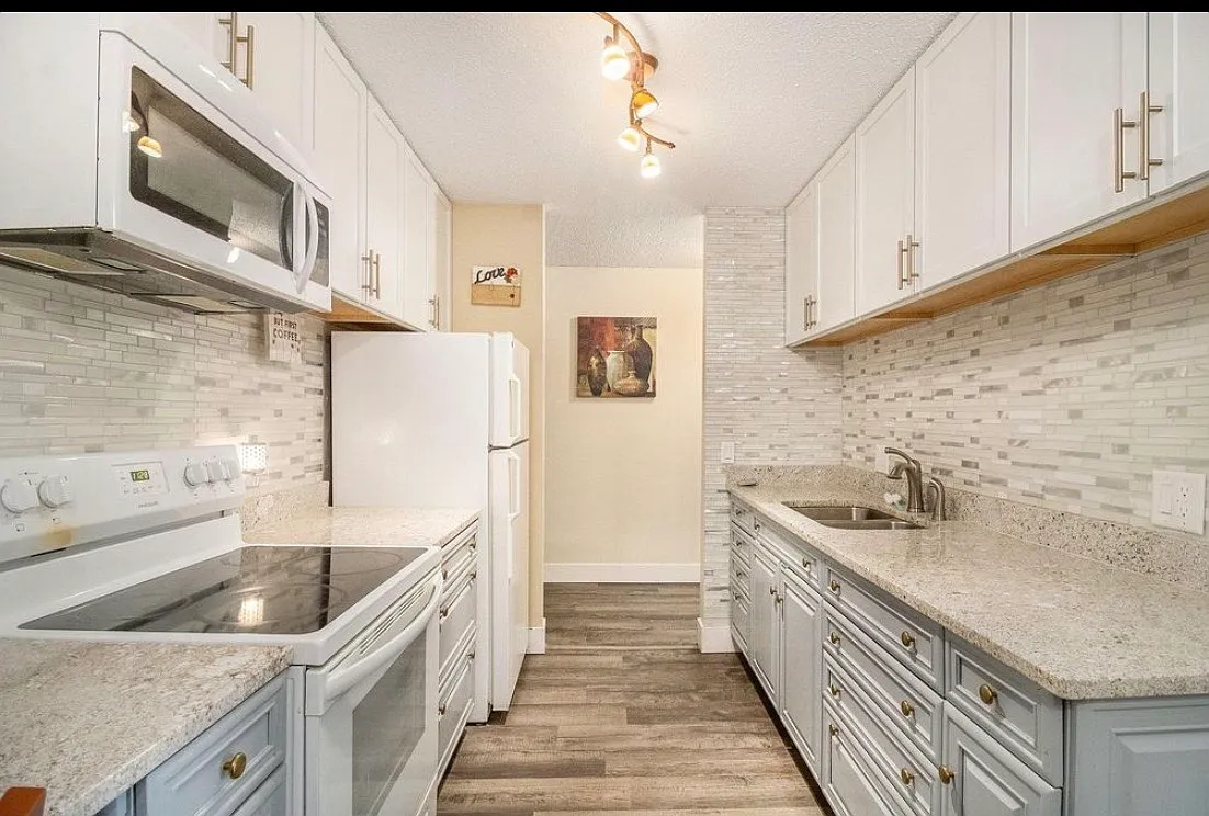 2 bed, 1200 sqft, $2,200 — Photo 1