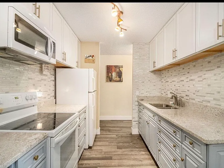 4001 Heritage Hills Dr #404 — Photo 1
