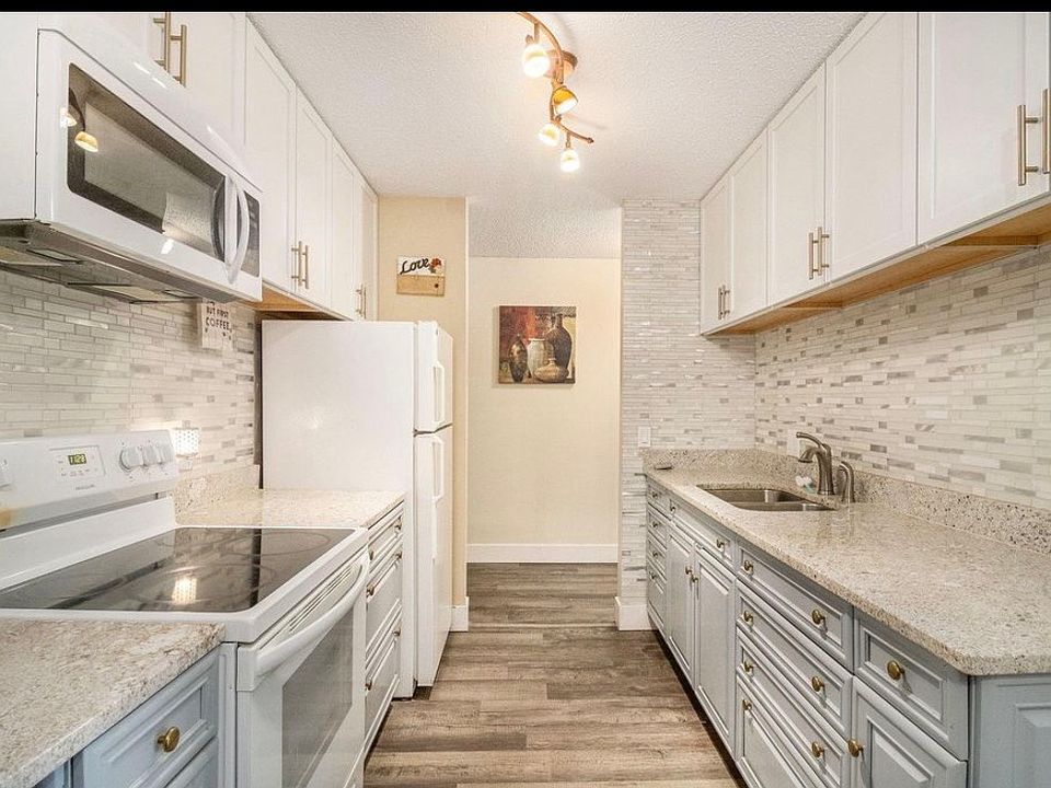1st image of 4001 Heritage Hills Dr APT 304