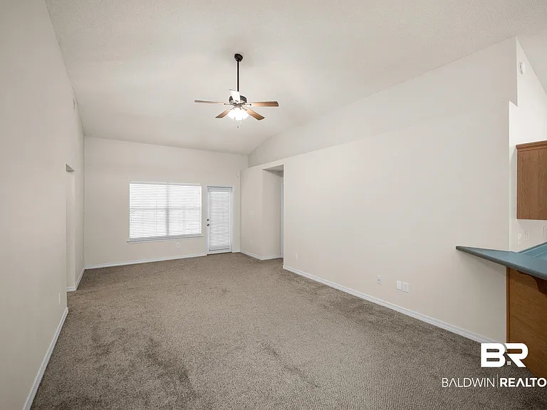 13097 Concord Dr E — Photo 4