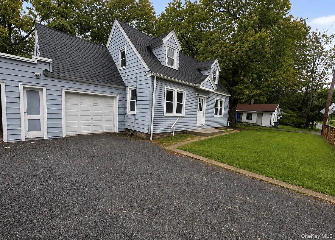 3 bed, 1.5 bath, 1356 sqft, $2,500 — Photo 2
