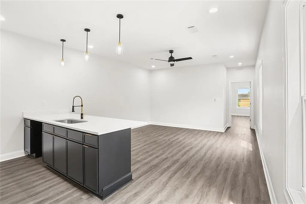 3 bed, 2500 sqft, $2,100 — Photo 4