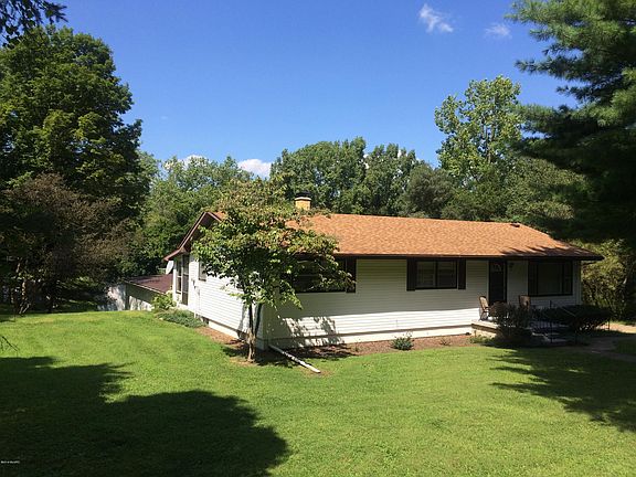 2nd image of 140 Arbor Dr