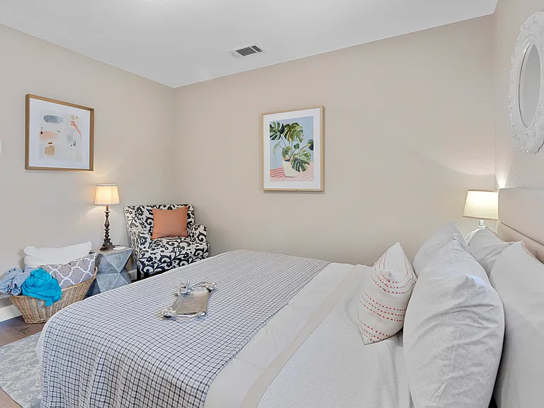 1505 N College St — Photo 10
