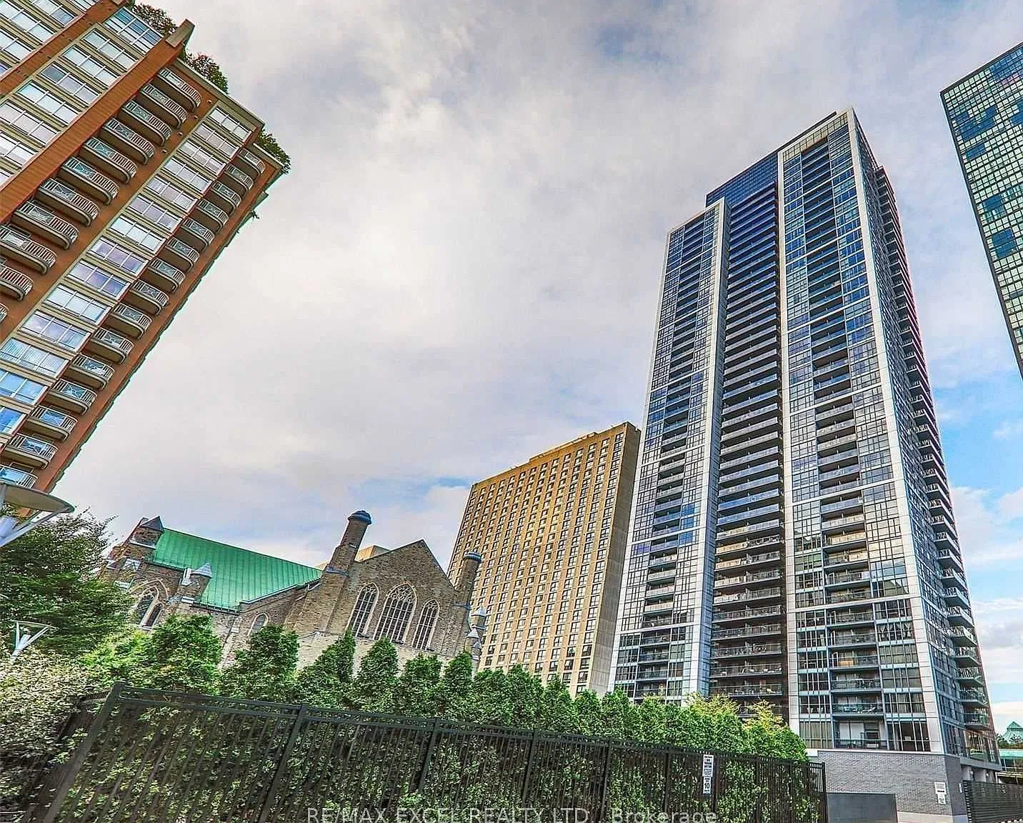 2 bed, $2,550 — Photo 2