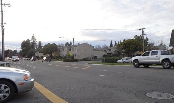 2nd image of 1255 Lincoln Rd APT 12
