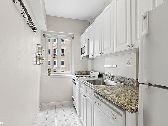 5th image of 333 W 57th St APT 502