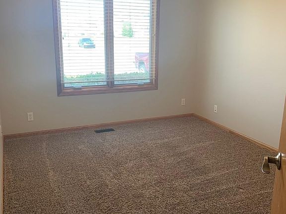5th image of 2061 Herel St