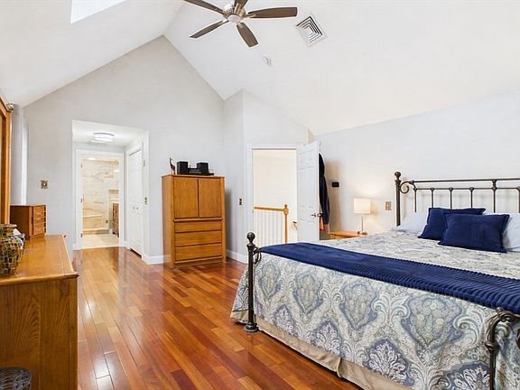 5th image of 300 Country Hill Dr