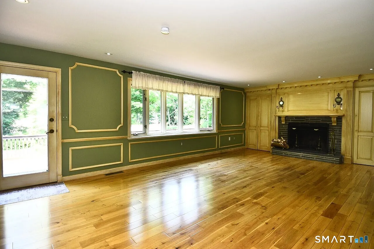 3 bed, 2.0 bath, 1582 sqft, $4,600 — Photo 4