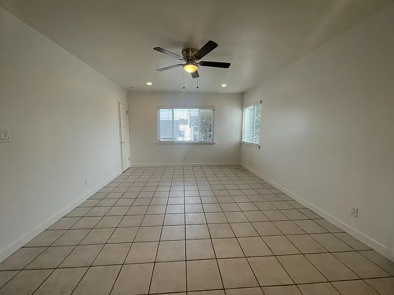 945 Thomas Ave — Photo 17