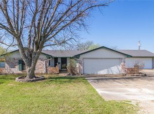 1111 Overhill Dr, Cleburne, TX 76033