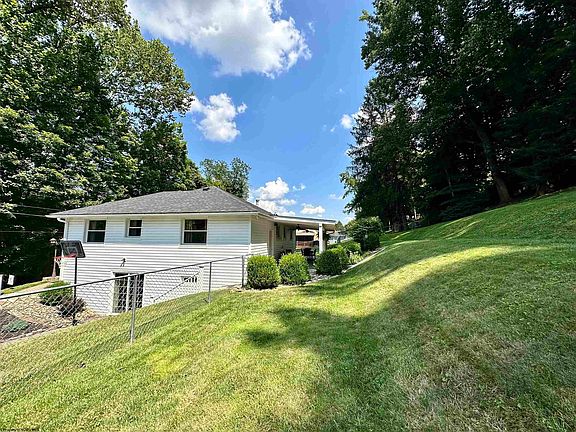 3rd image of 1050 Brookside Dr