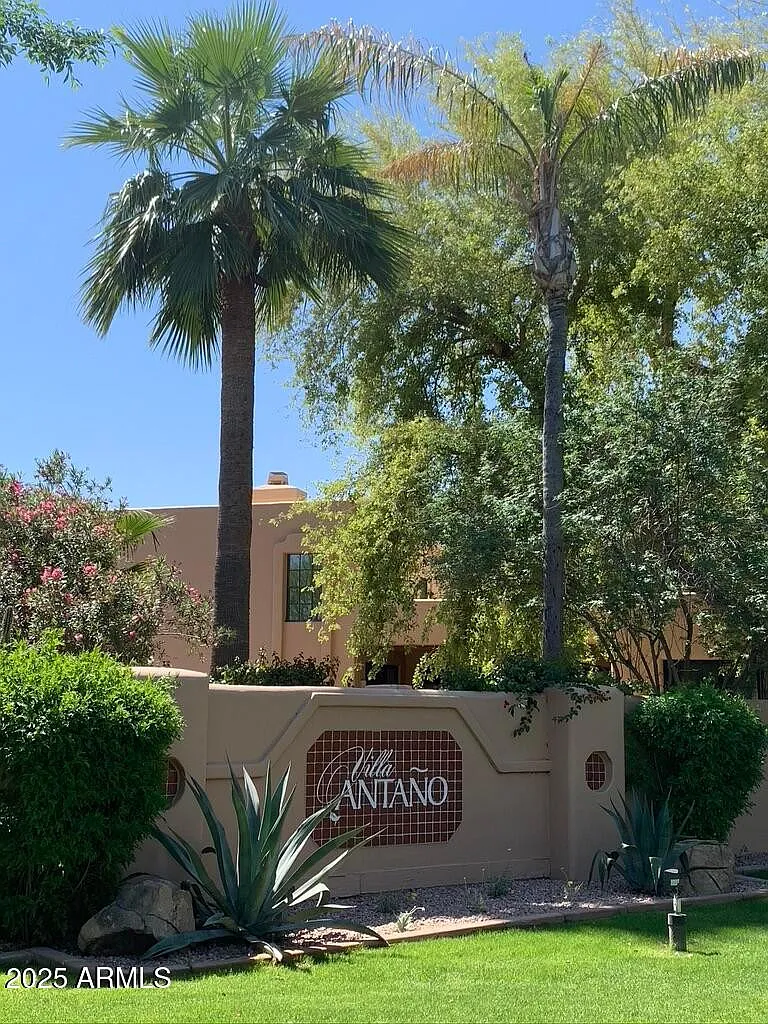 3 bed, 2.5 bath, 2465 sqft, $4,000 — Photo 2