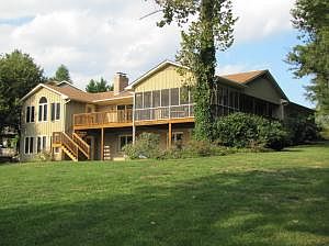 1st image of 121 Windward Dr