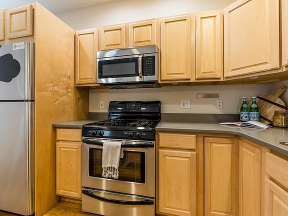 3rd image of 28 Byron St #2