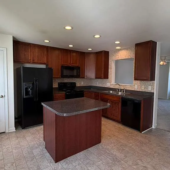38 Lombard Ln — Photo 7