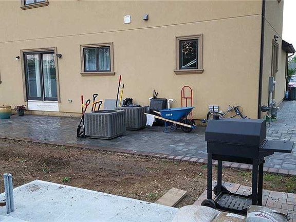 2nd image of 8 Fuschetto Ct