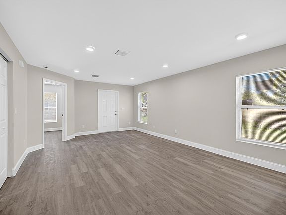 5th image of 706 Dundas Court