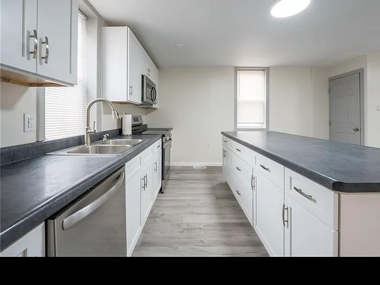 447 Steck St — Photo 10