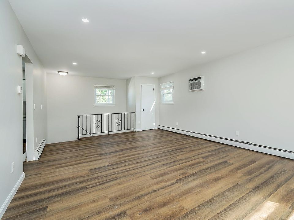 1st image of 80 Maxwell Ave #2