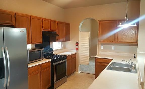 3rd image of 1127 Disraeli Cir