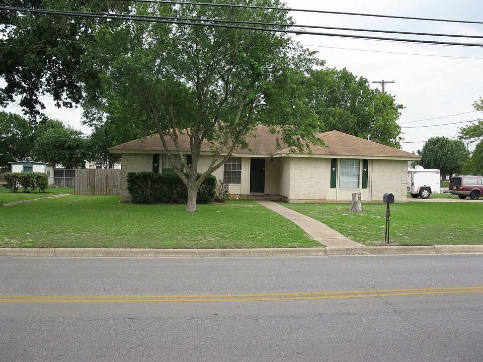 1st image of 200 Lakeway Dr
