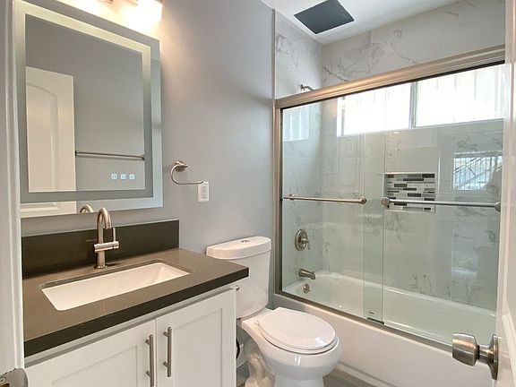 3rd image of 4015 W Adams Blvd #21