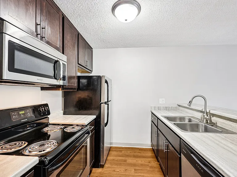Lexington Hills Apartments — Photo 31