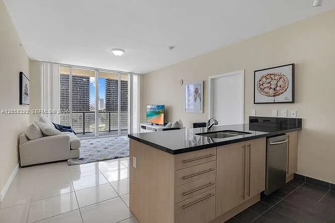 1111 SW 1st Ave #2723-N — Photo 9
