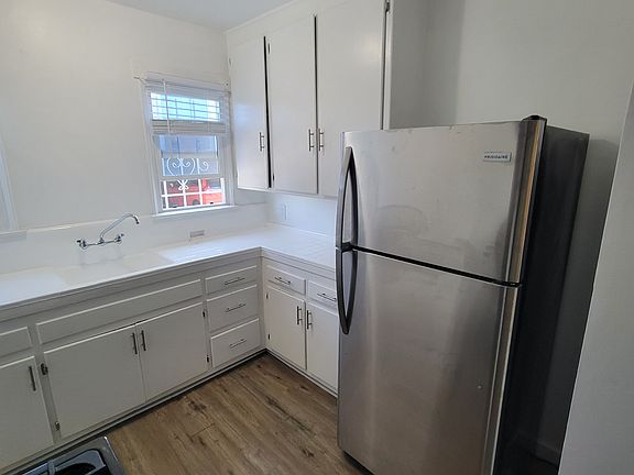 2nd image of 5944 1/2 Melrose Ave #3