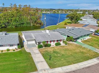 906 Augusta Dr, Sun City Center, FL 33573