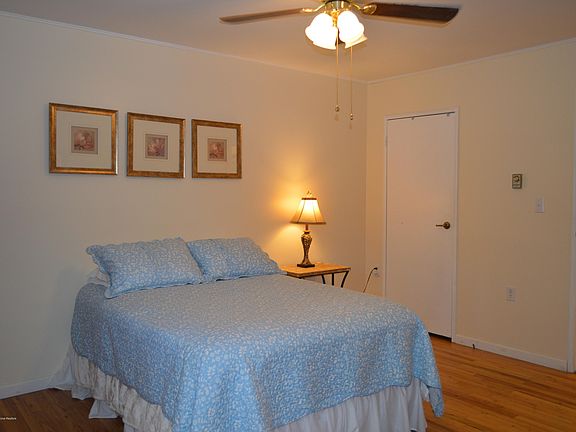 5th image of 14 Valley Stream Drive #B