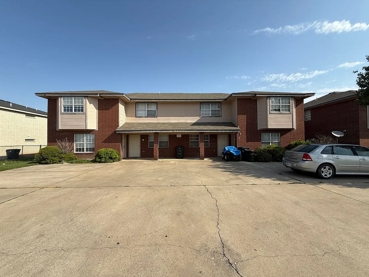 Building Photo - 3003 Cantabrian Dr #B