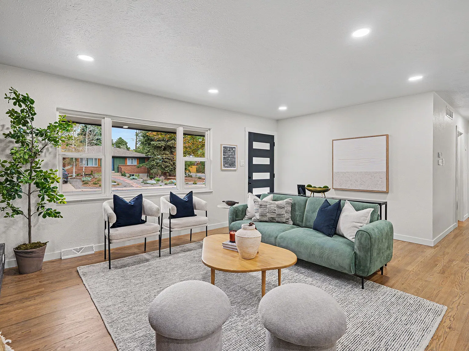 4 bed, 2494 sqft, $5,490 — Photo 3