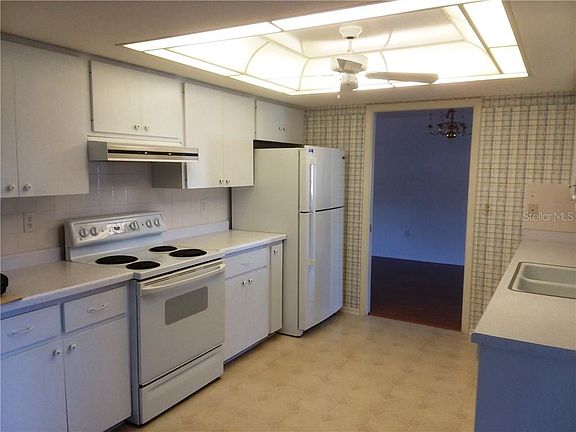 2nd image of 1371 Lakeside Dr