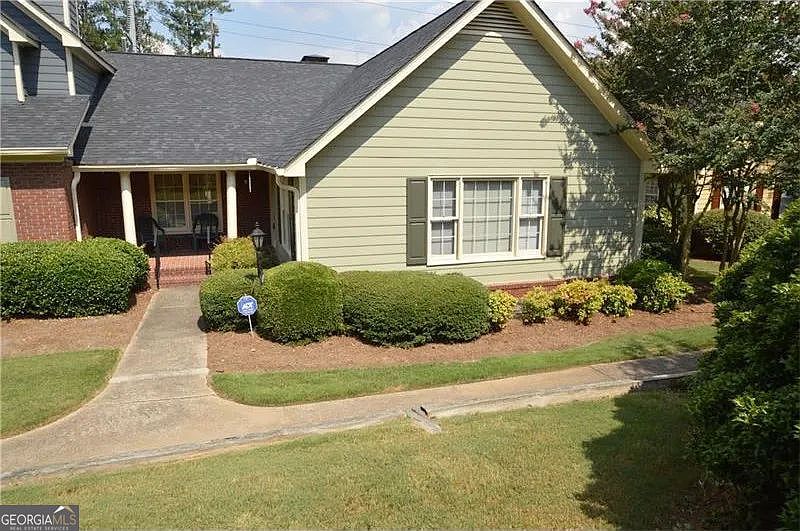 2nd image of 1460 Winston Pl