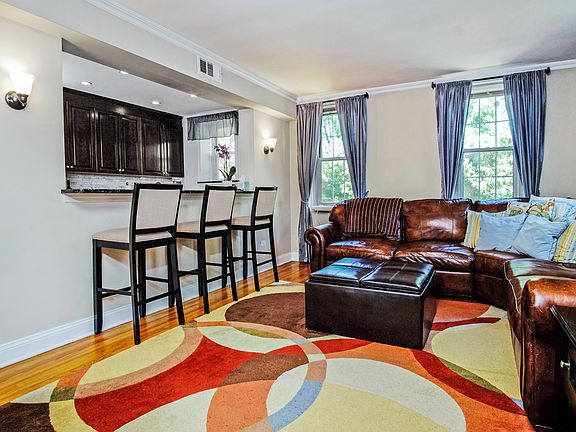 4th image of 1328 Midland Ave APT 3B