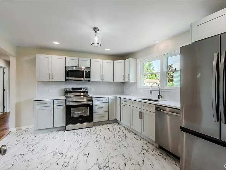 222 Wilber St — Photo 22
