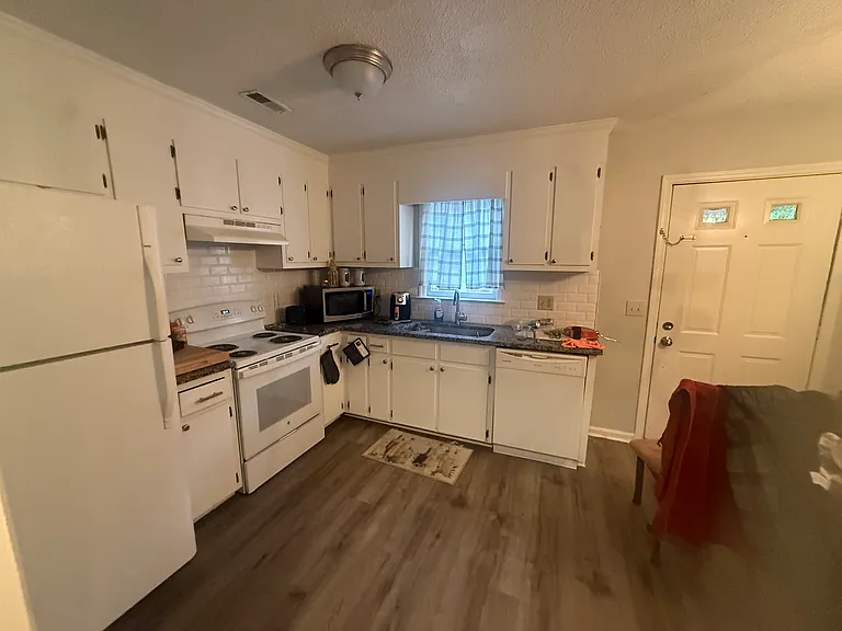 199 Kristin Dr #B — Photo 1