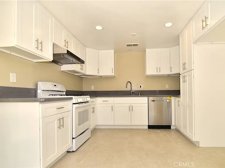 180 Southampton Way #32 — Photo 4